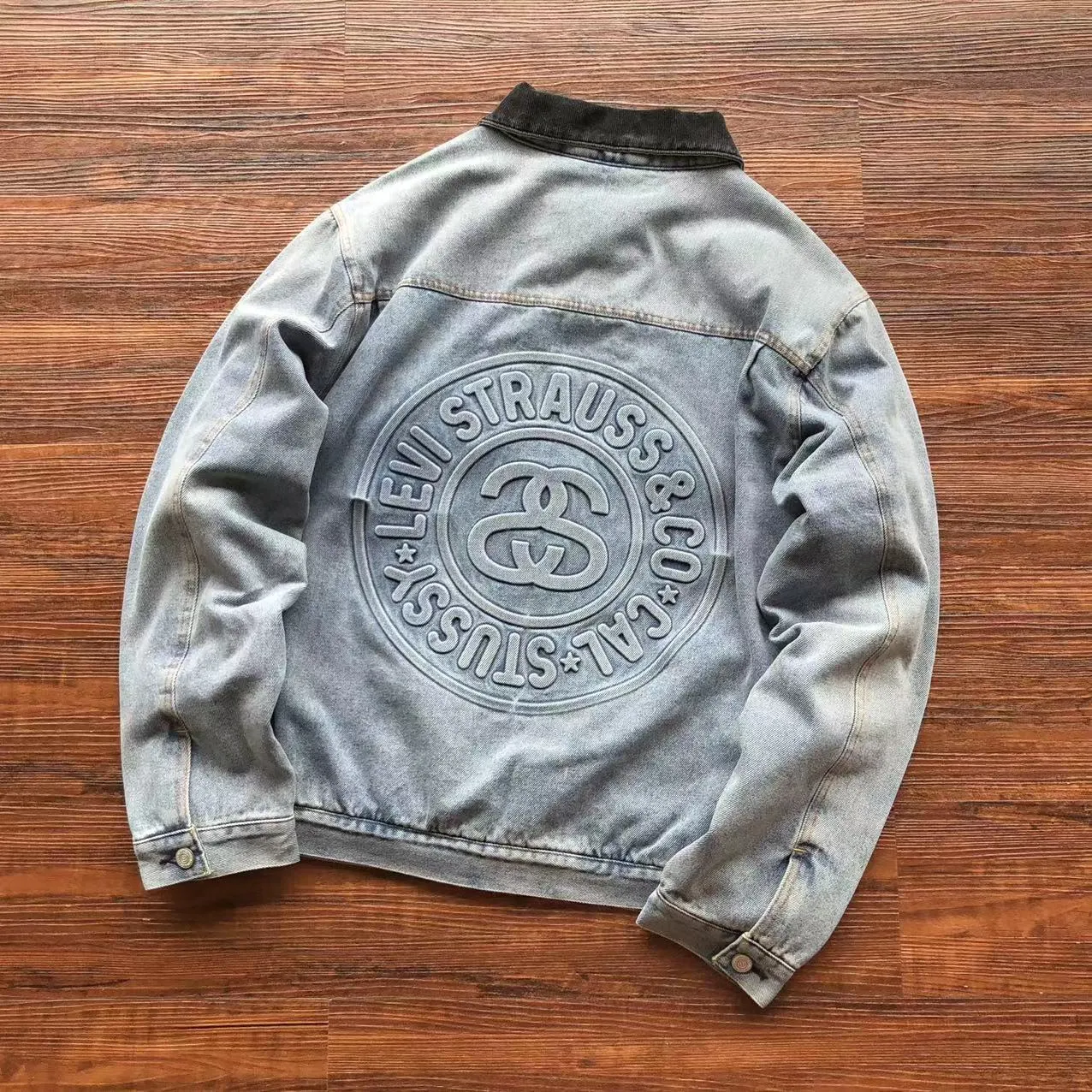 STUSSY X LEVIS EMBOSSED TRUCKER DENIM JACKET STUSSY X LEVIS EMBOSSED TRUCKER DENIM JACKET
